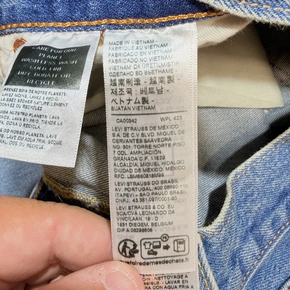 Levis 501 Original Fit Jeans Straight Leg Button‎ Fly 100% Cotton Blue Black